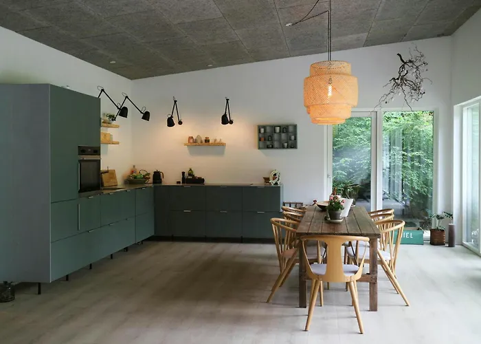 Architect-designed At Vesterlyng Højby